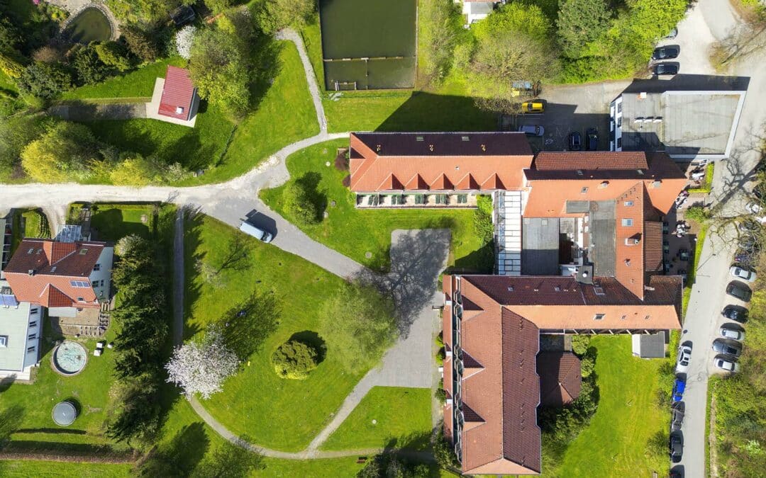 Streuobstwiese und Bienenparadies: Waldhotel Bärenstein nutzt Außengelände nachhaltig